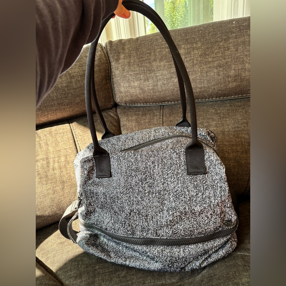 Lululemon gym or travel bag